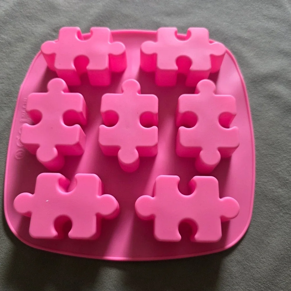 Pink Silicone Puzzle Piece Mold for Wax Soap Resin Crafts 8 Cavity Tray